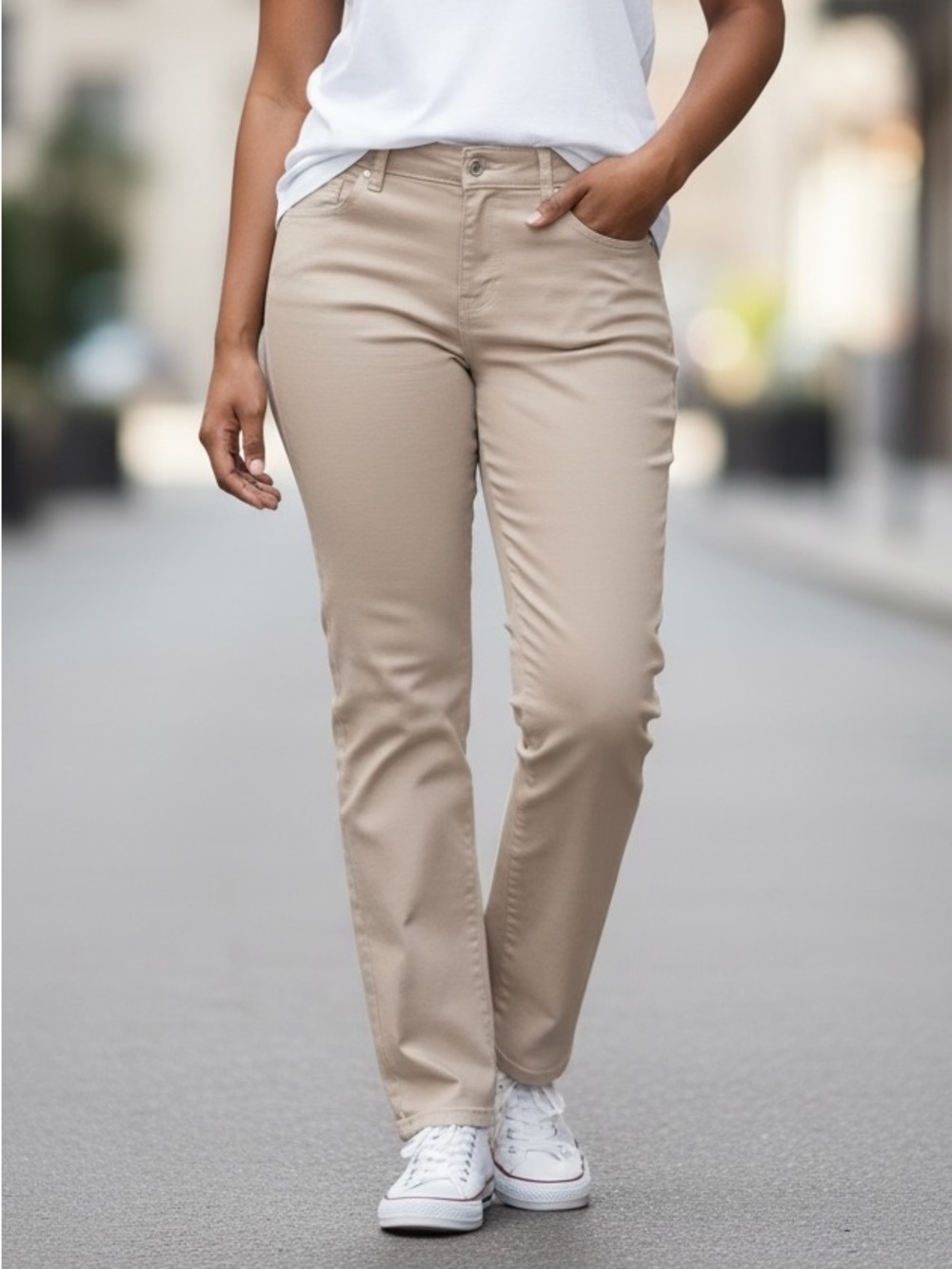 Gloria Vanderbilt Women's Beige Straight-Leg Pants